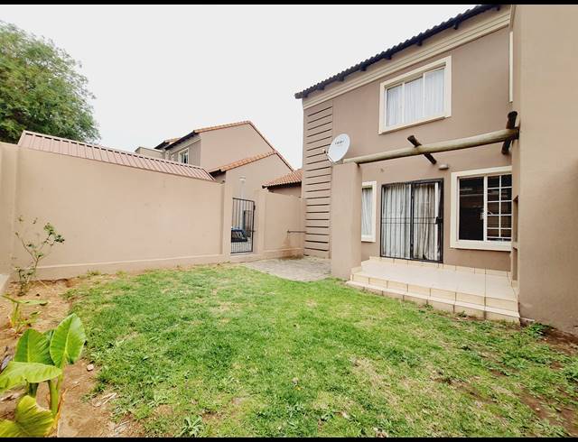 2 BEDROOM TOWNHOUSE FOR SALE IN HALFWAY GARDENS
